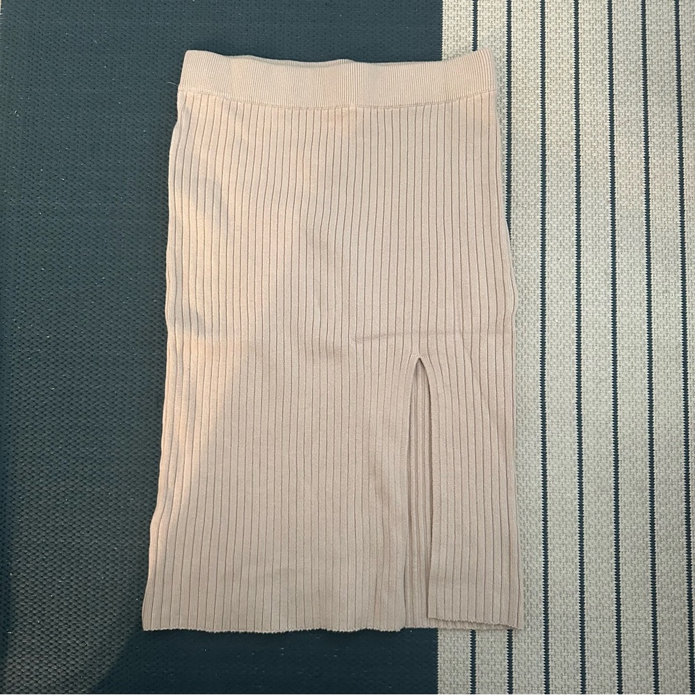 Ribbed Pencil Skirt